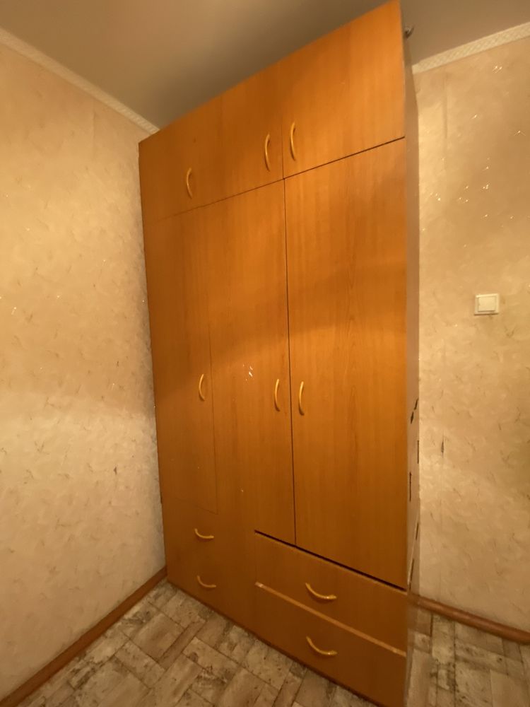 продам Шкаф- шифонер с полками