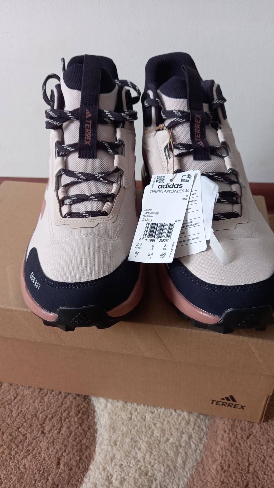 Кроссовки adidas