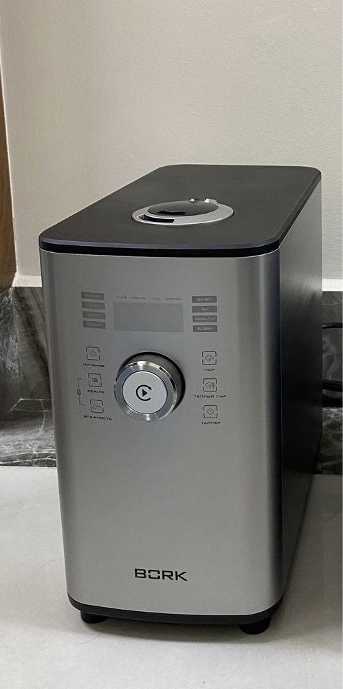 ПРОДАЮ СРОЧНО Увлажнитель воздуха BORK H701 (с дисплеем и сенсором]