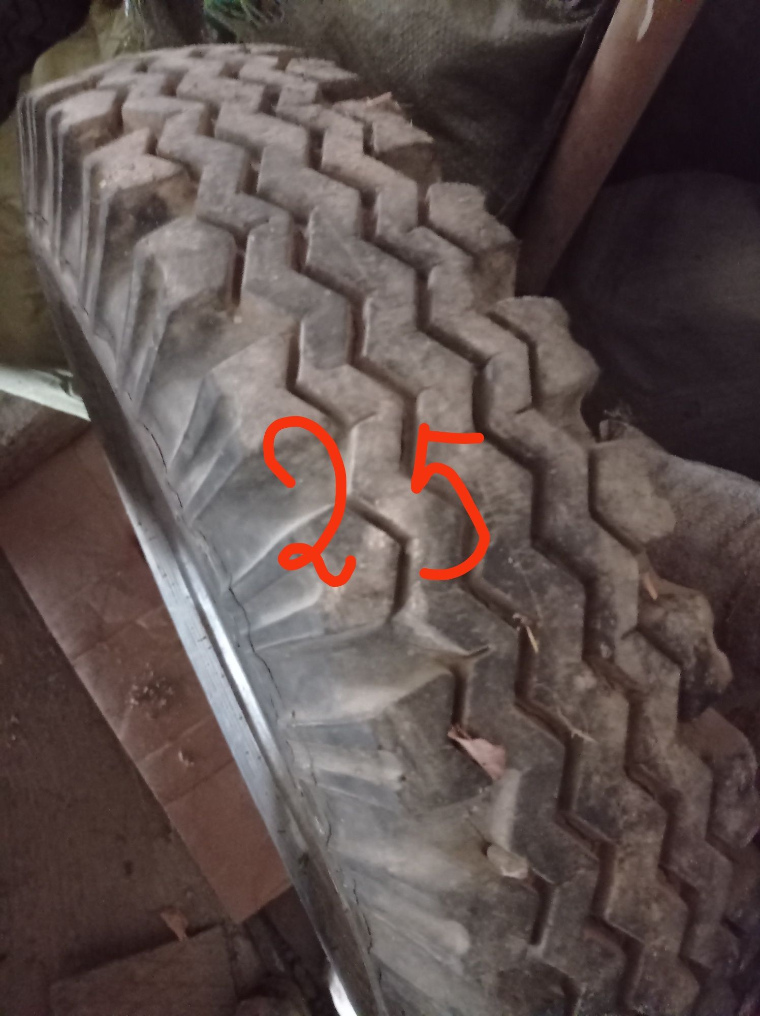 Продаю колеса: от ГАЗ-69 и диски.