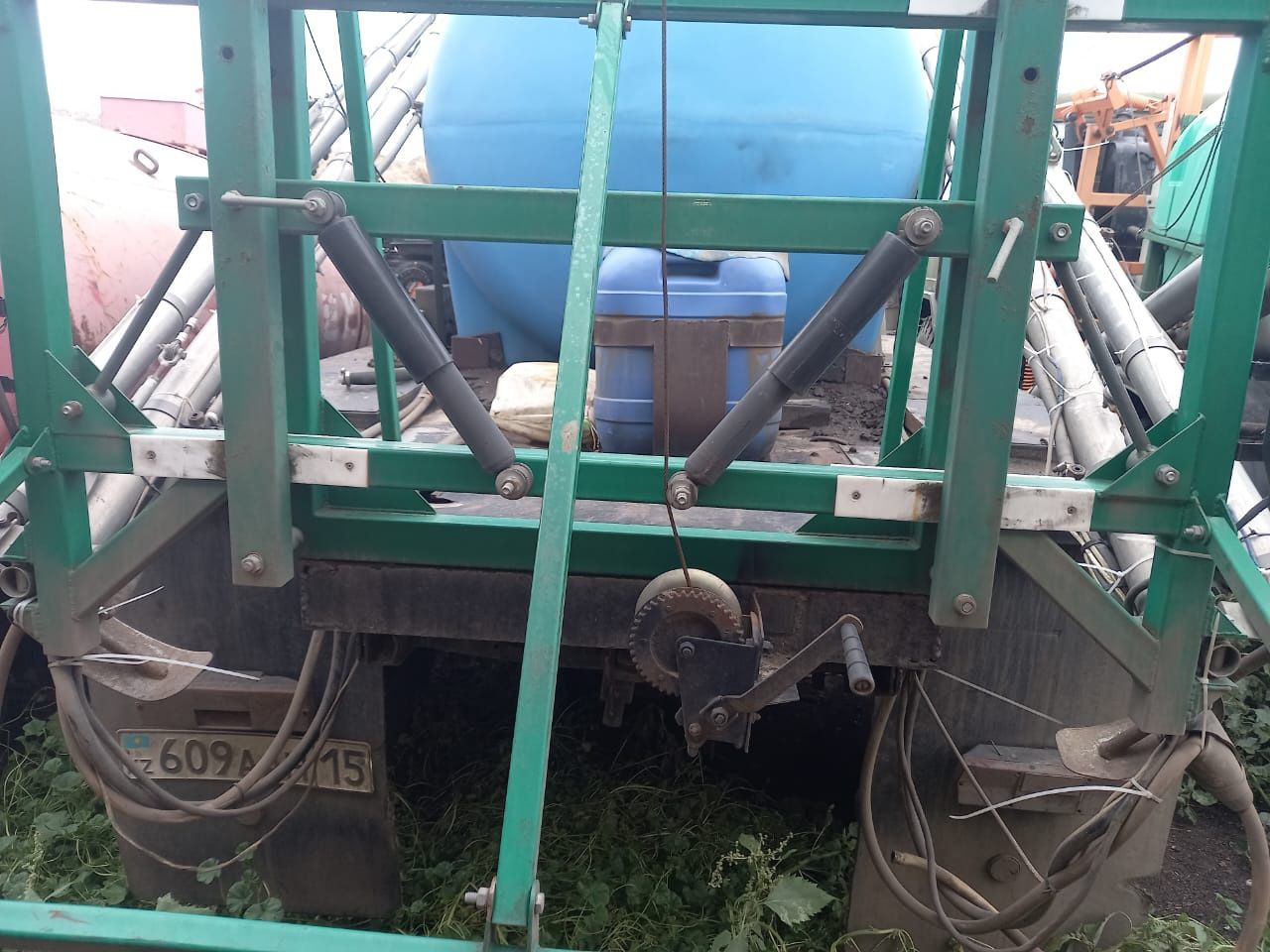 Продам  2  опрыскивателя на базе Газ 66
