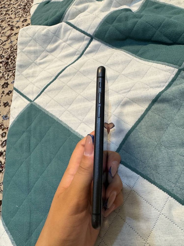 Iphone 11  емкость 77 %