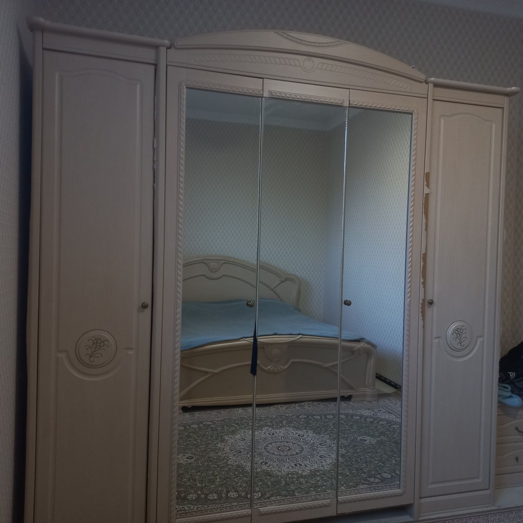Продам спальный горнитур 50 тыс.