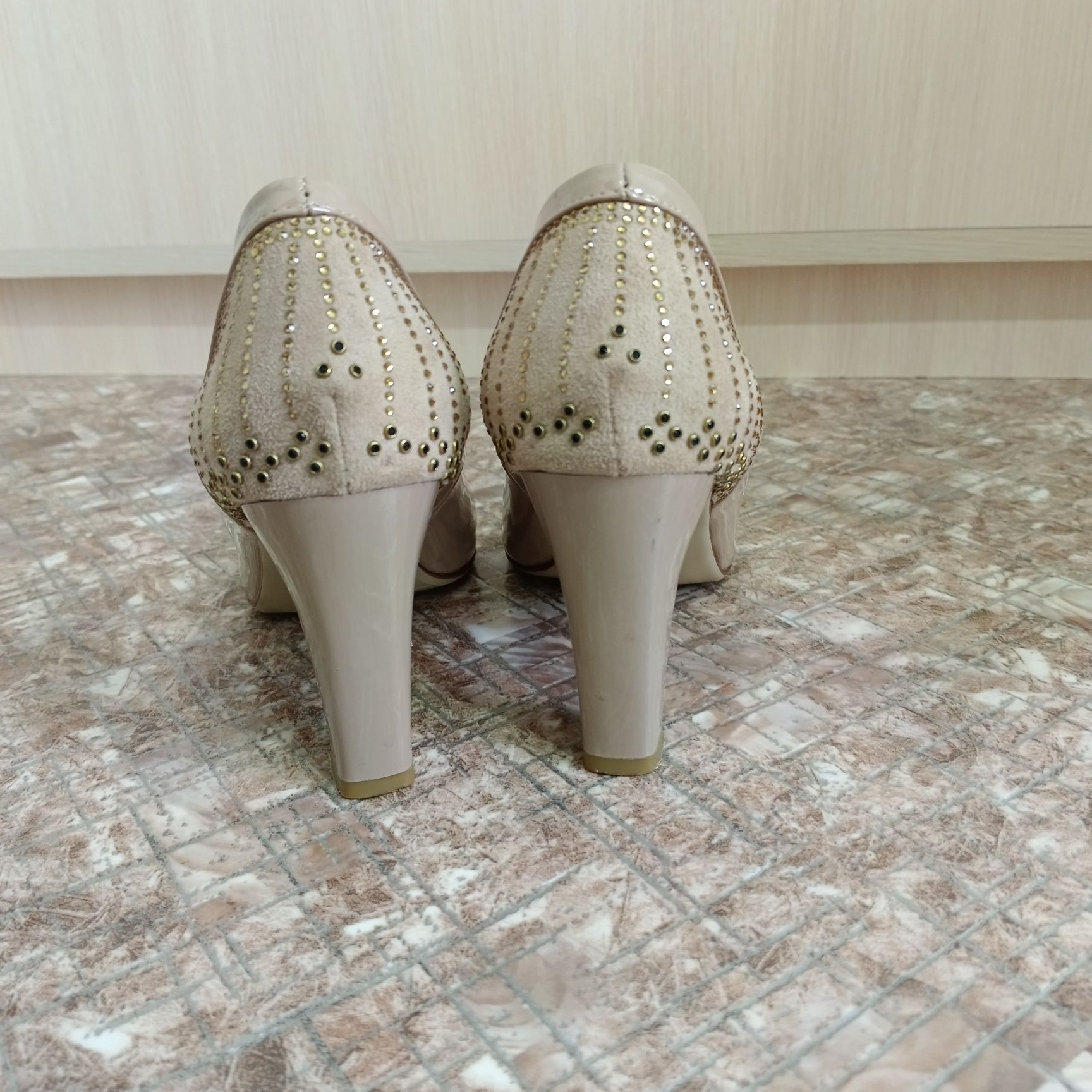 Продам туфли 39 размера