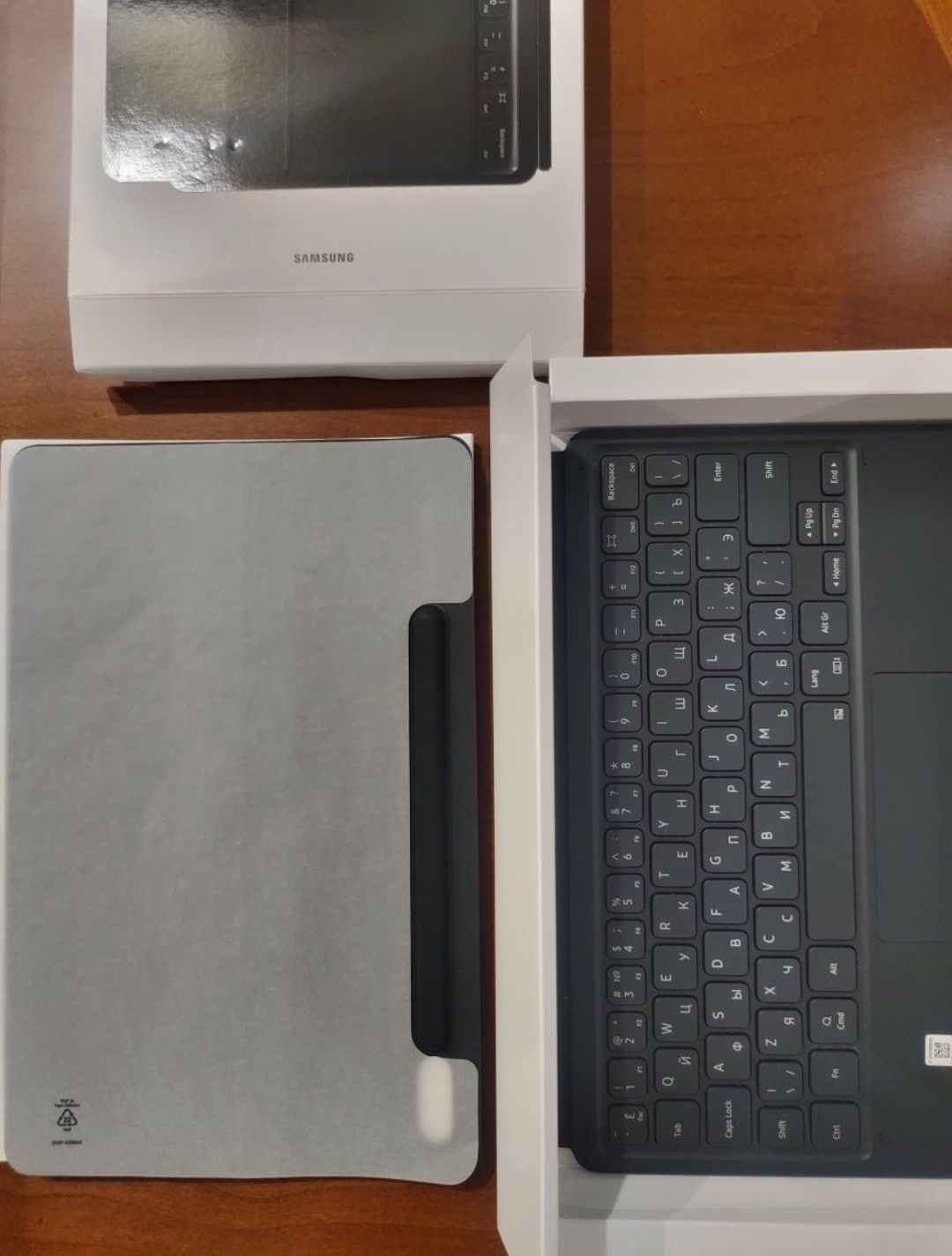 Samsung Galaxy Tab S8/S7 Book Cover Keyboard (чехол-клавиатура).