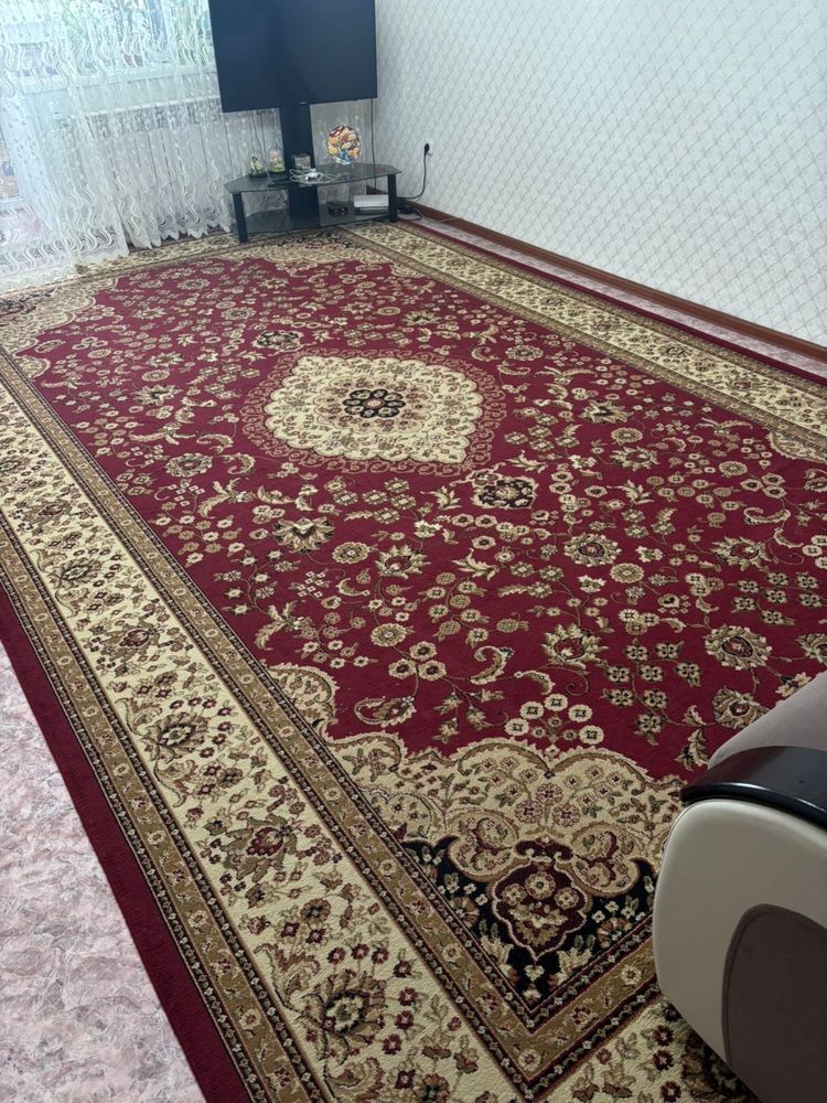 Продам ковер срочно зал
