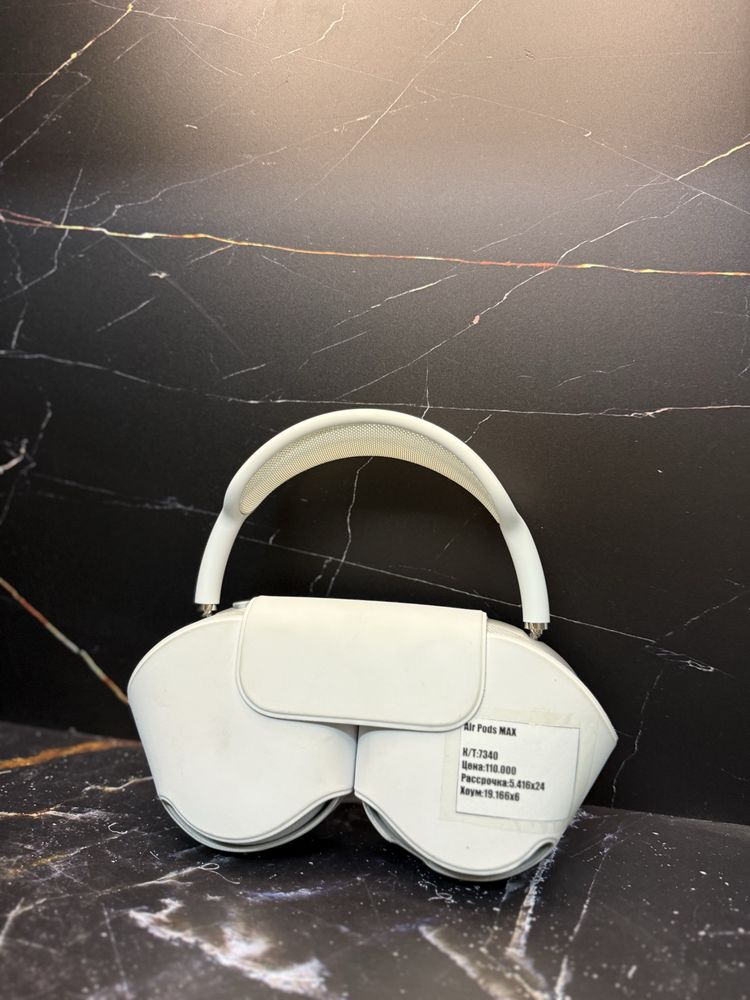 Air pods MAX.