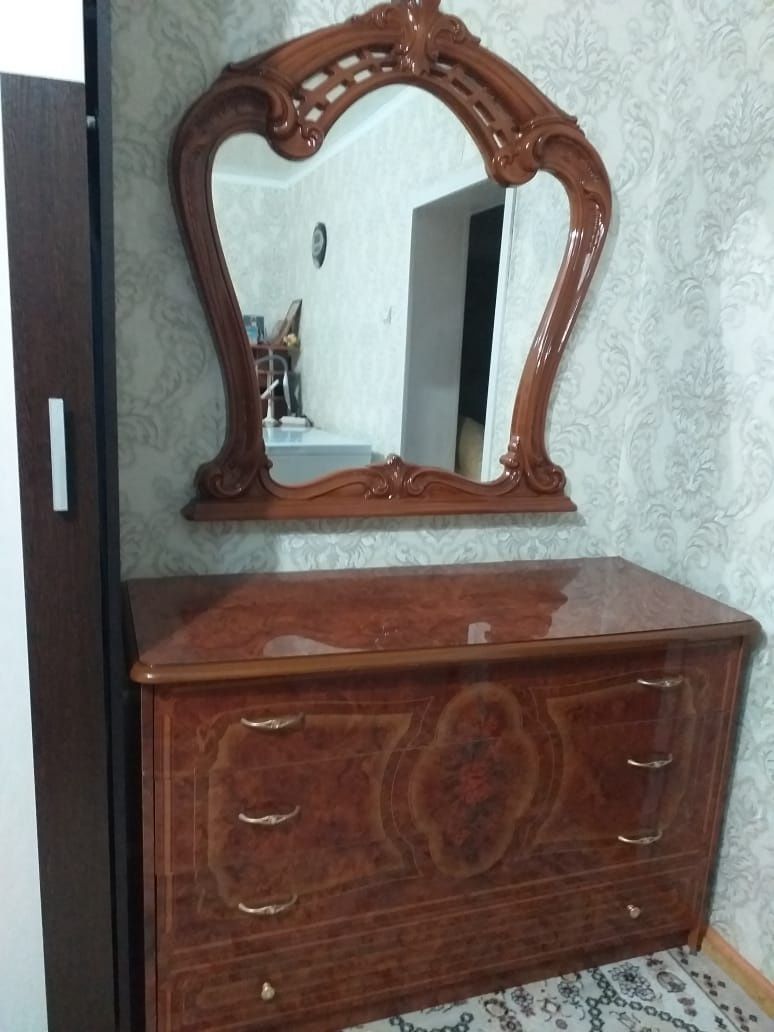 Продам спальный гарнитур