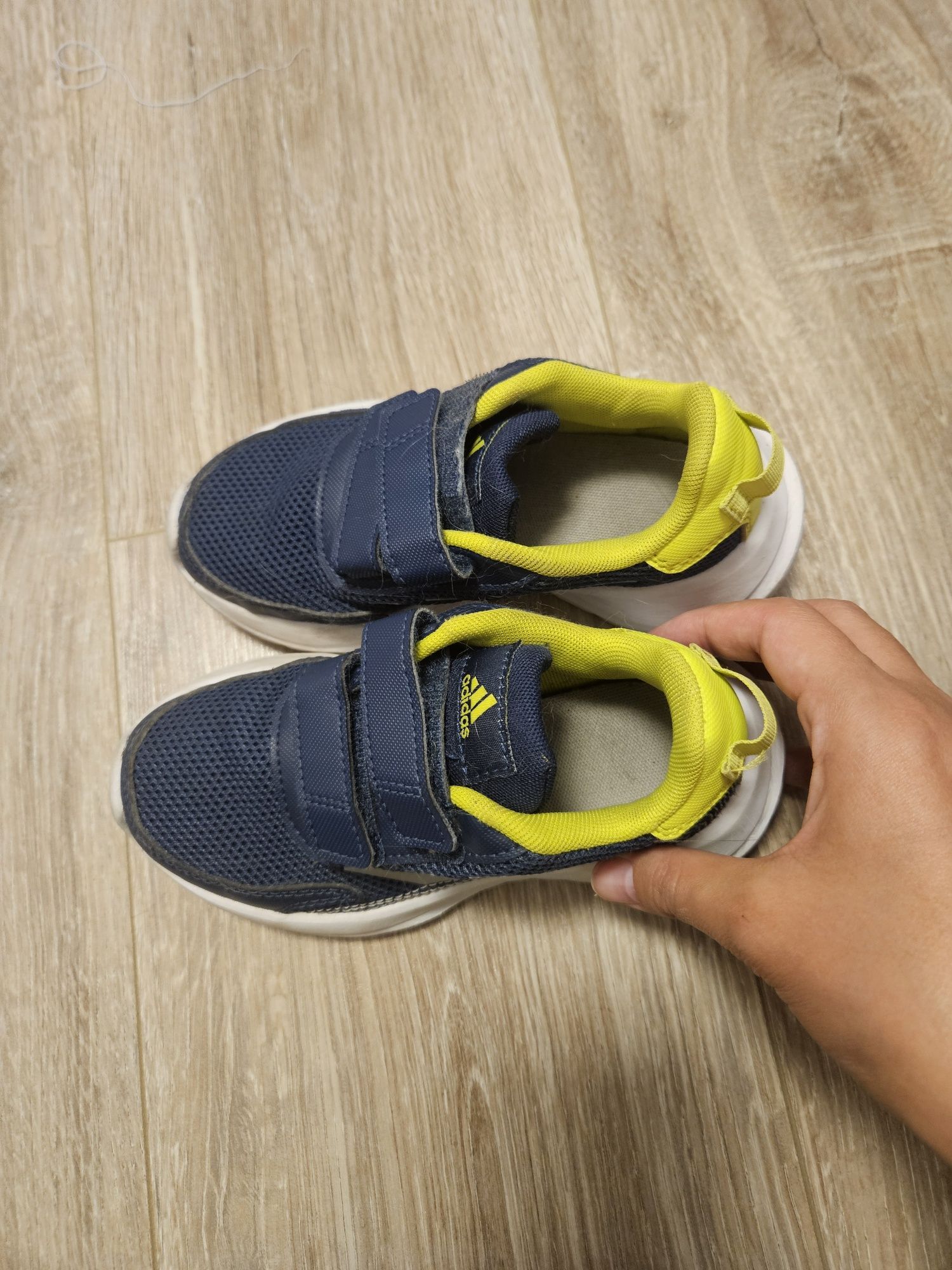 Кроссовки Adidas 28 р.