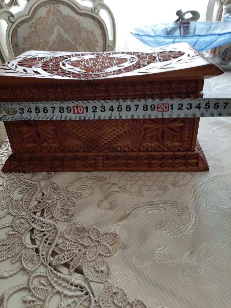 Шкатулка из дерева.