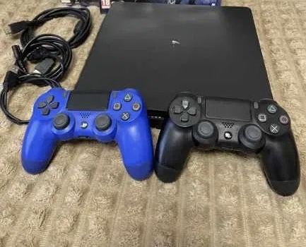 Продам PlayStation 4 slim