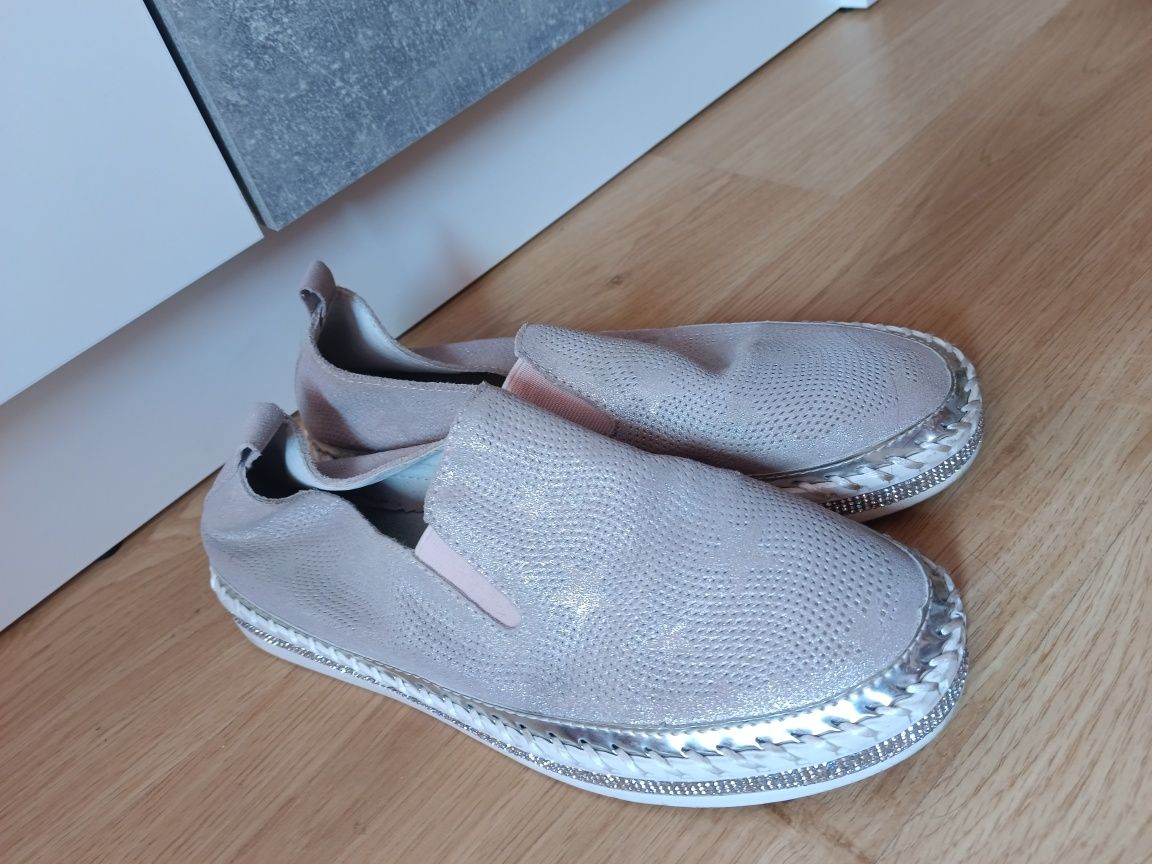 Продам слипоны женские