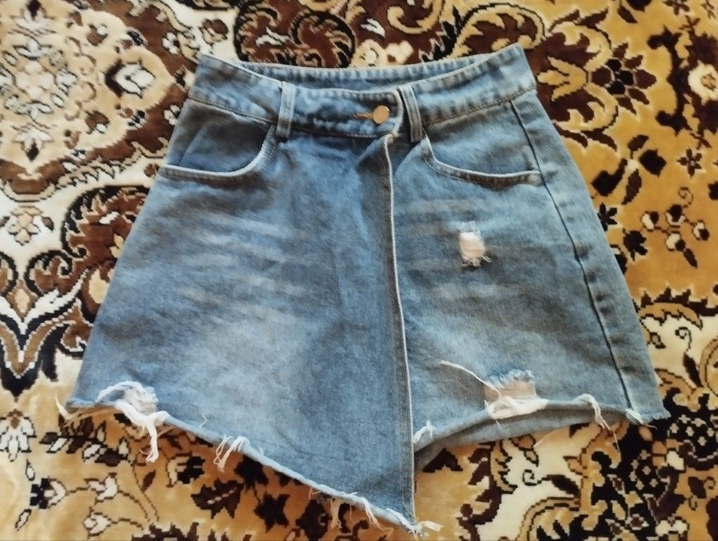 Продам джинсовые шорты р 42
