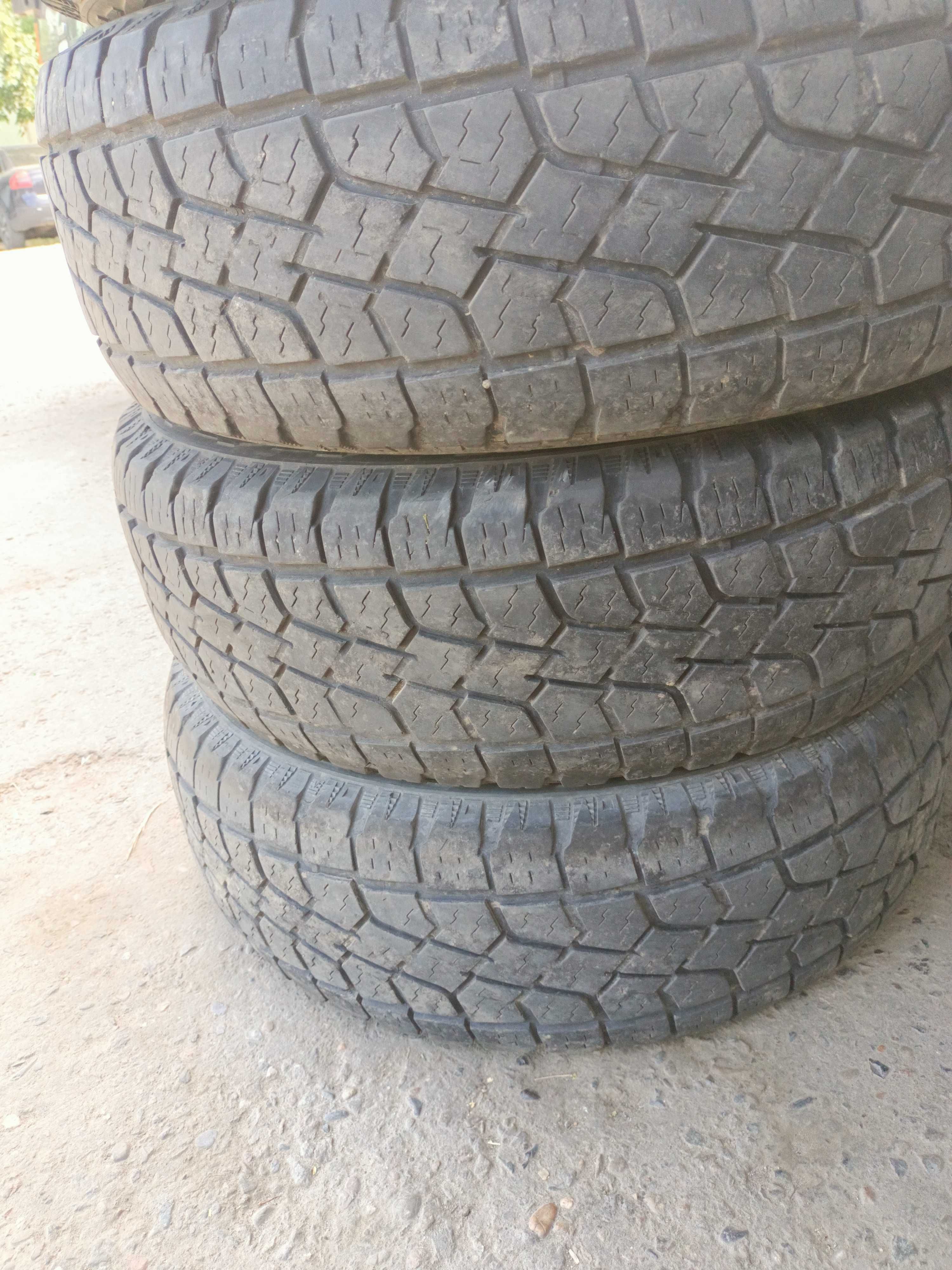 Продам шины Delmax  265х75 R15