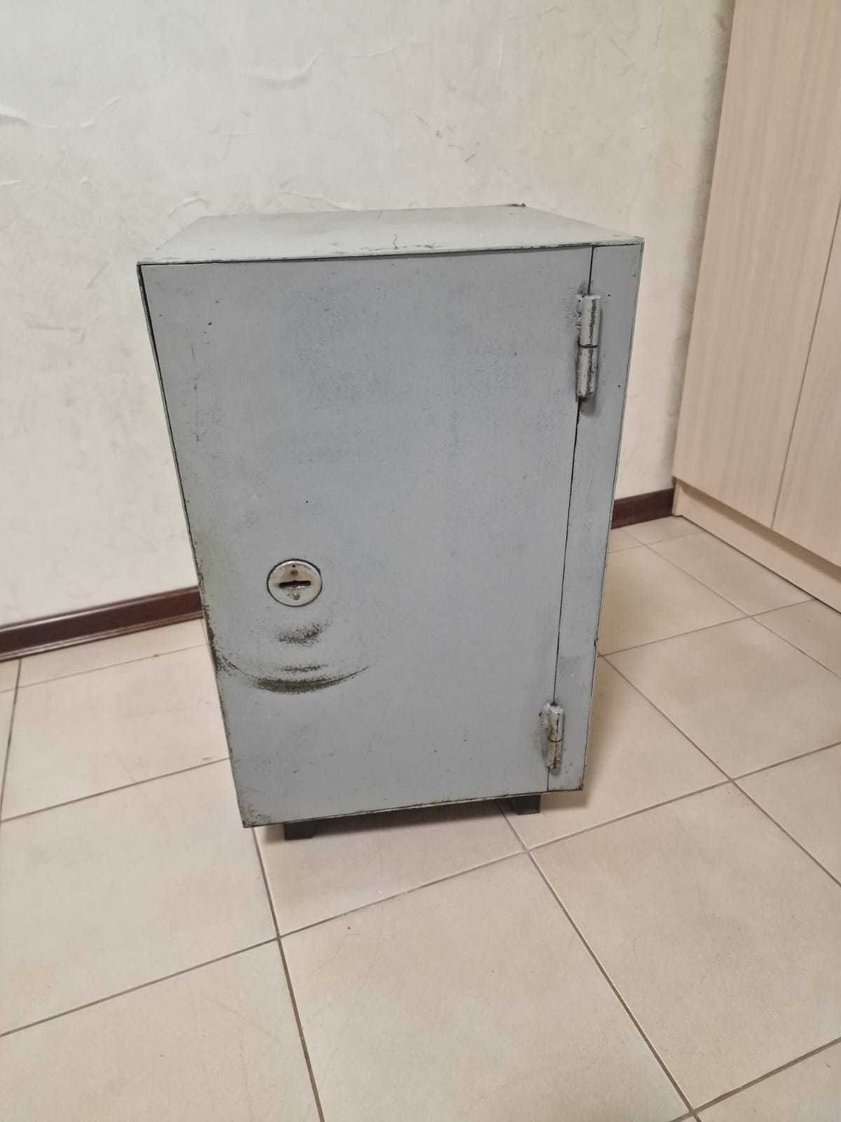 Продам Железный сейф