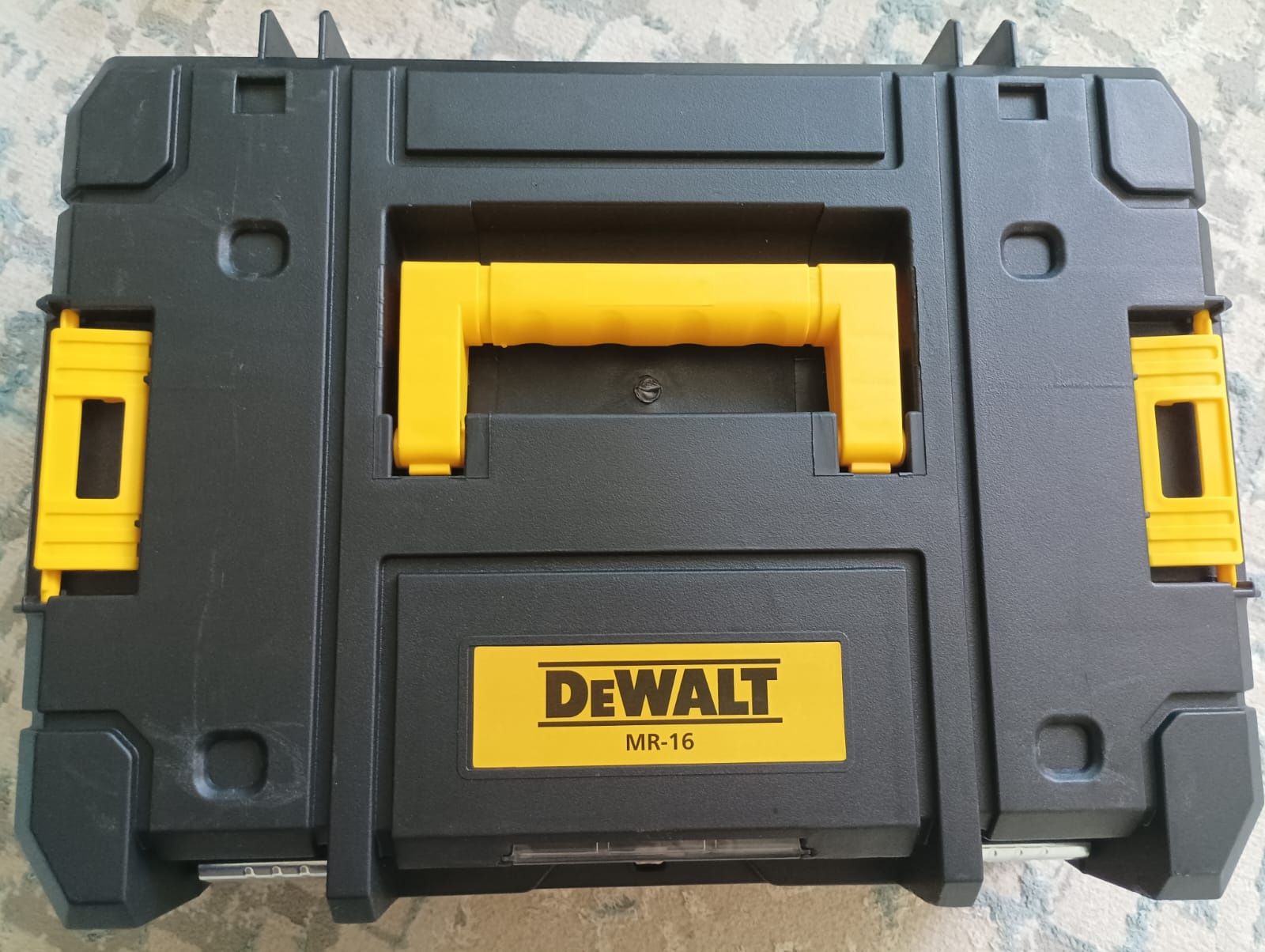Лазерный уровень от фирмы DeWALT