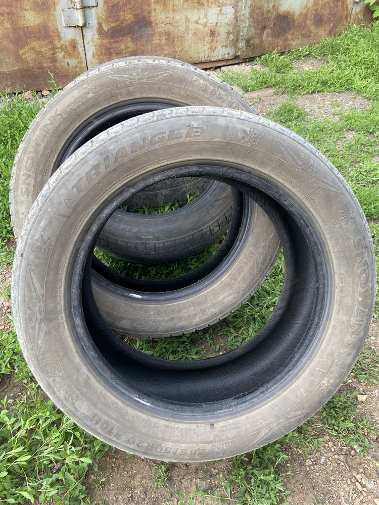 Продам зимнюю резину 225/70 R16