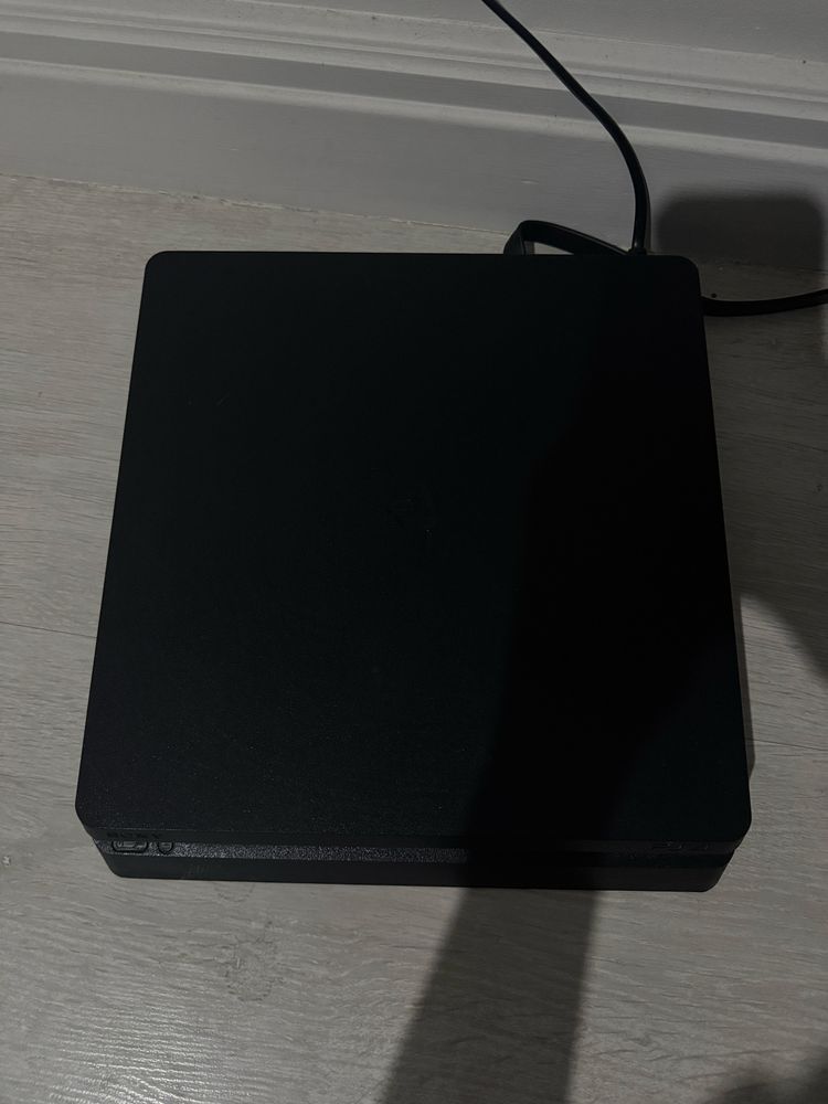 Продам Ps 4 slim