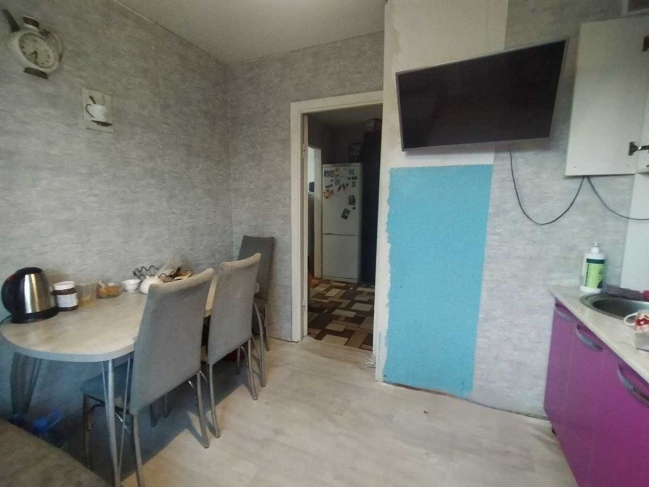 Продажа двухкомнатной квартиры в 19 м/р-не в доме 1993 г.п.
