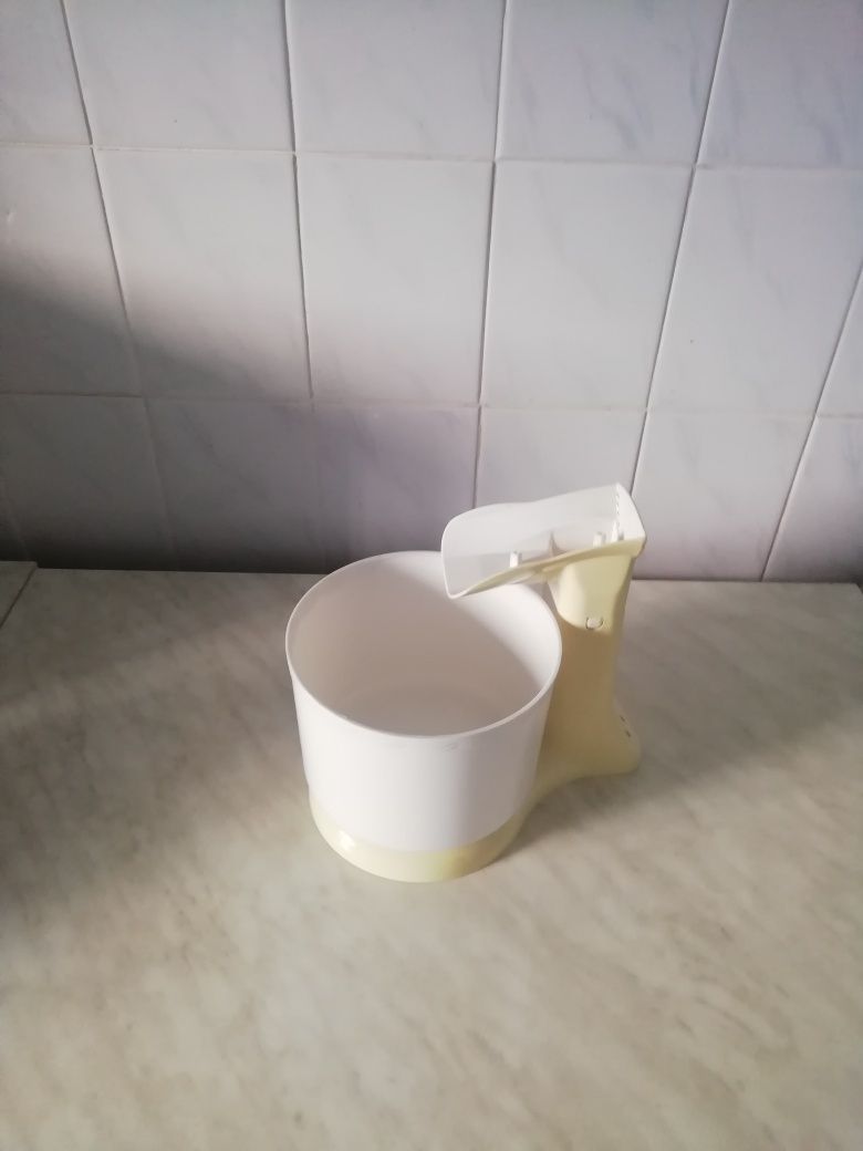 Продам подставку для миксера с чашей.