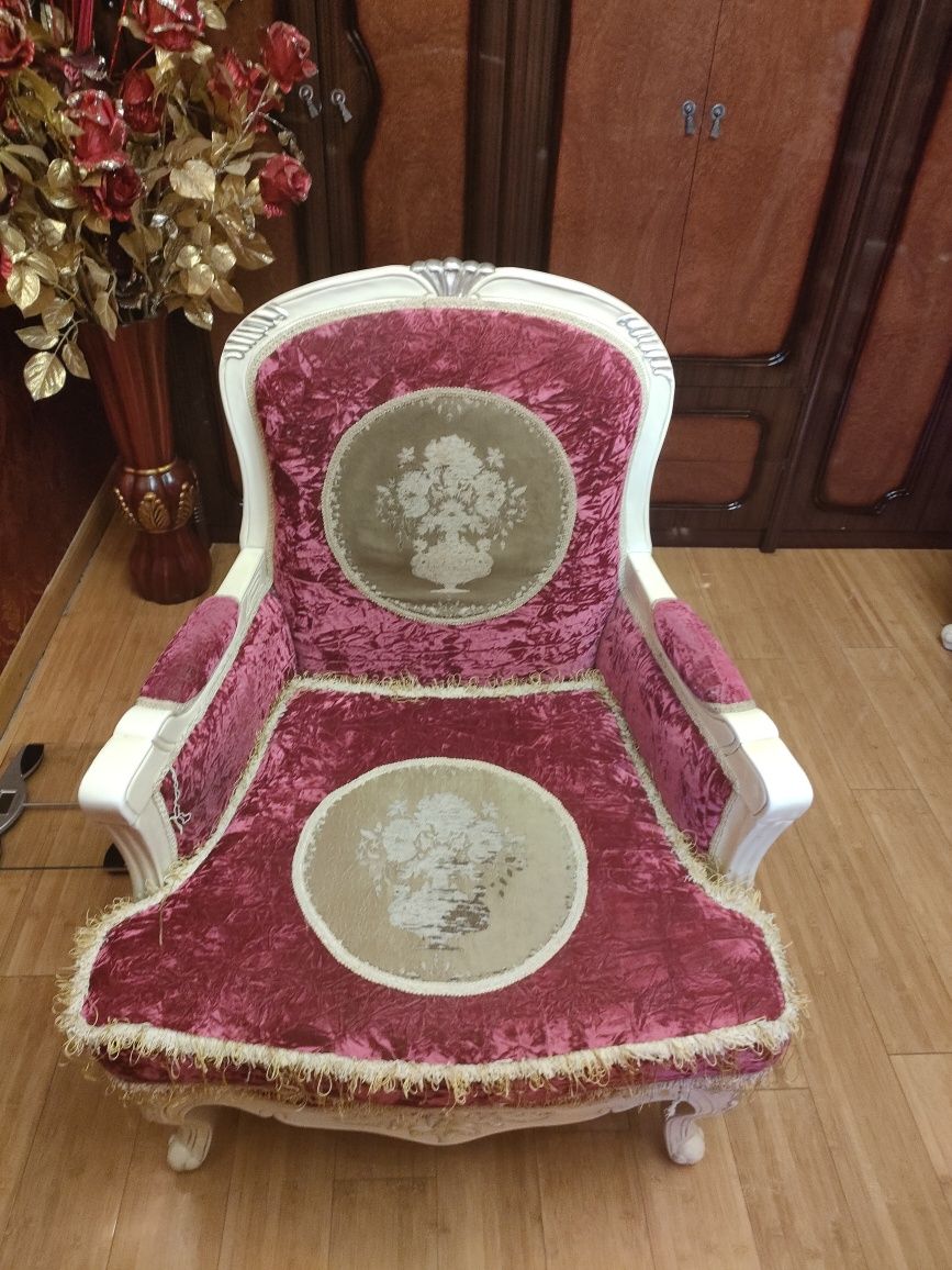 Продам царский диван два кресло