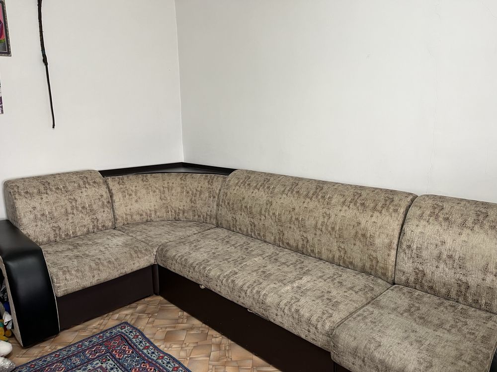 Продам диван в хорошем состояние