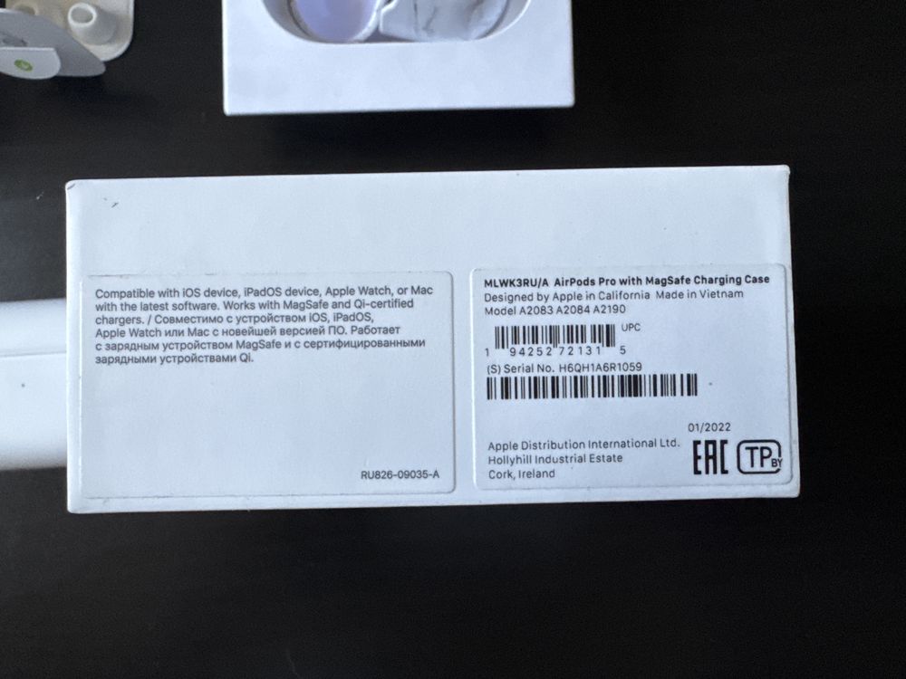 Кейс оригинал от AirPods Pro с поддержкой MagSafe + Ligthning шнур