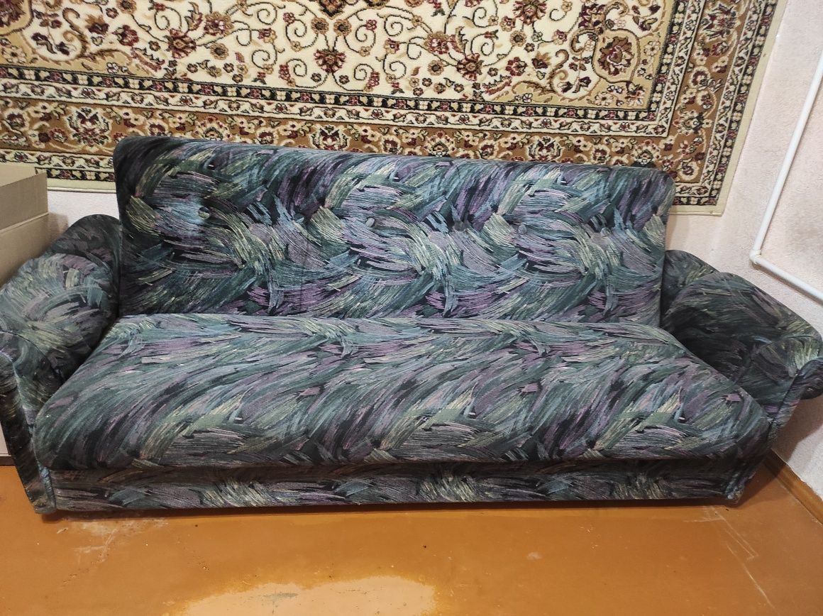 Продам диван, б/у