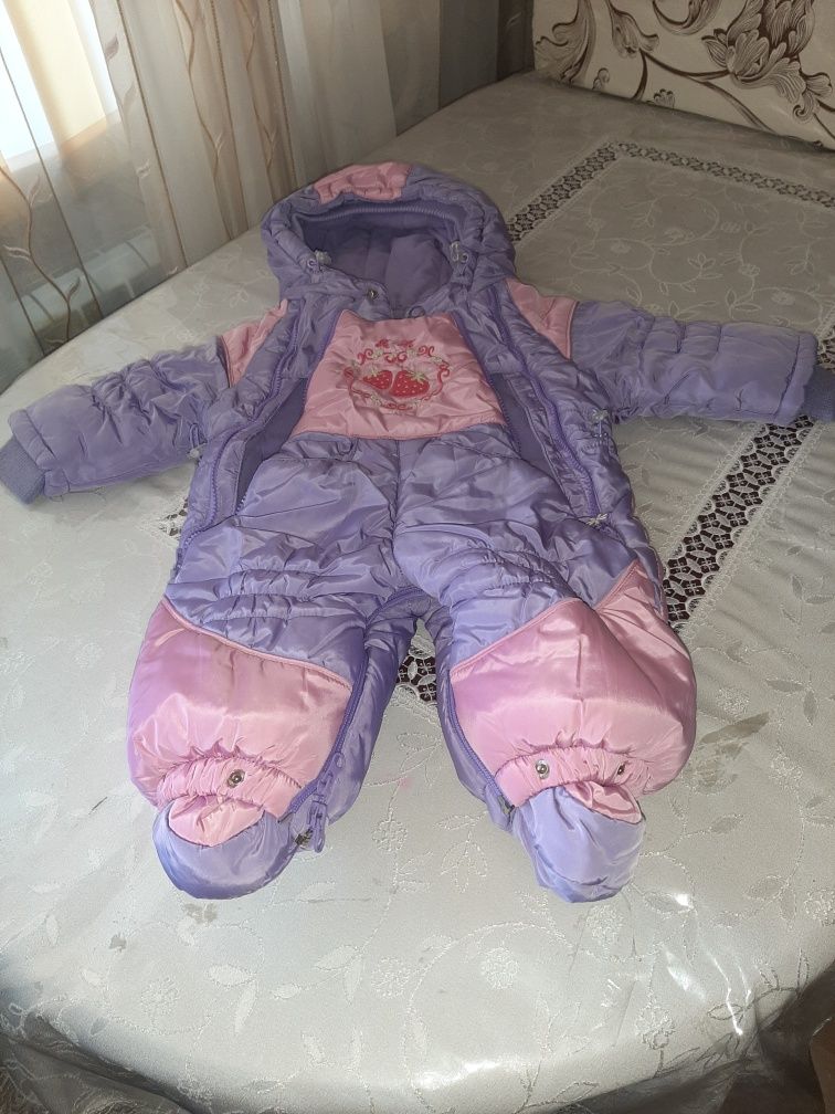 Продам зимние комбинезоны в хорошем состоянии