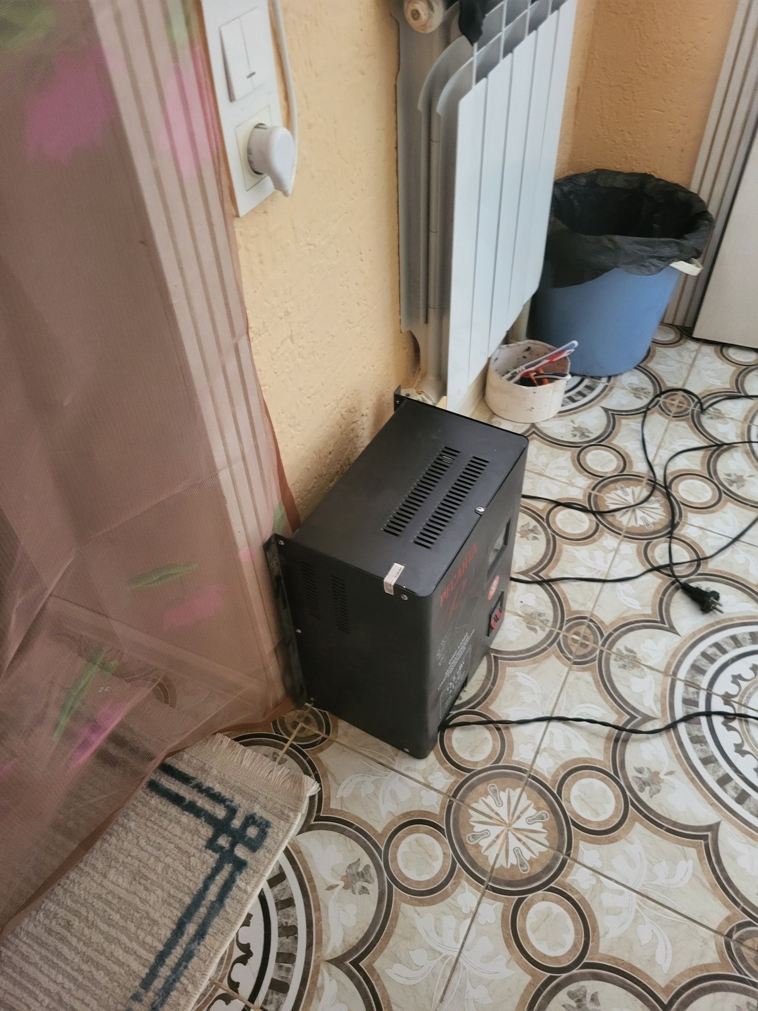 Автоматический стабилизатор напряжения