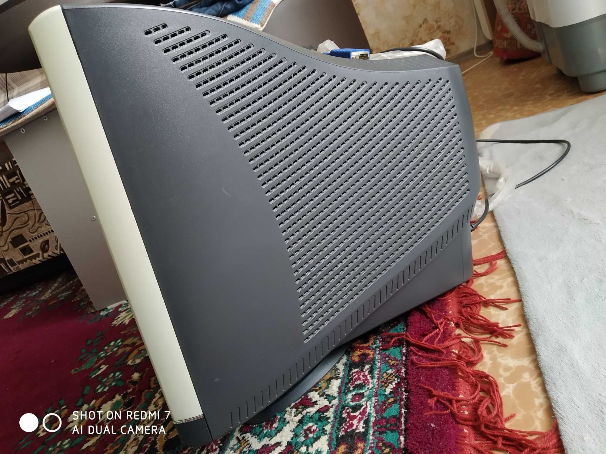 Монитор LG Flatron F720B