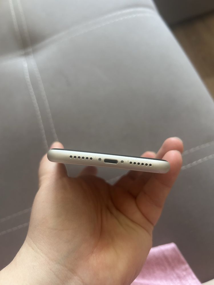 продам айфон 11 64 g