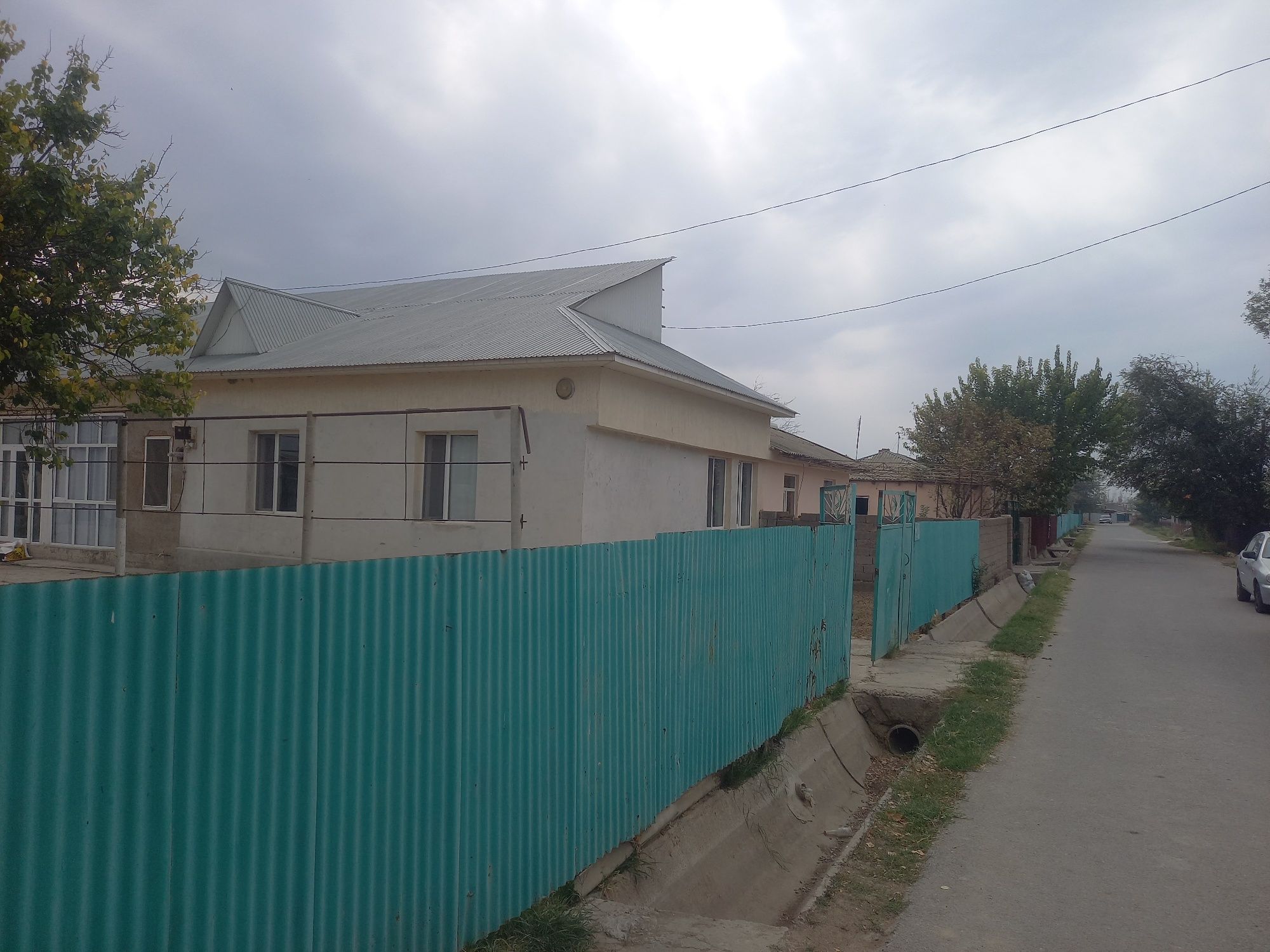 Үй сатылады тез арада, керемет жерде орналасқан,қала, әрі дала