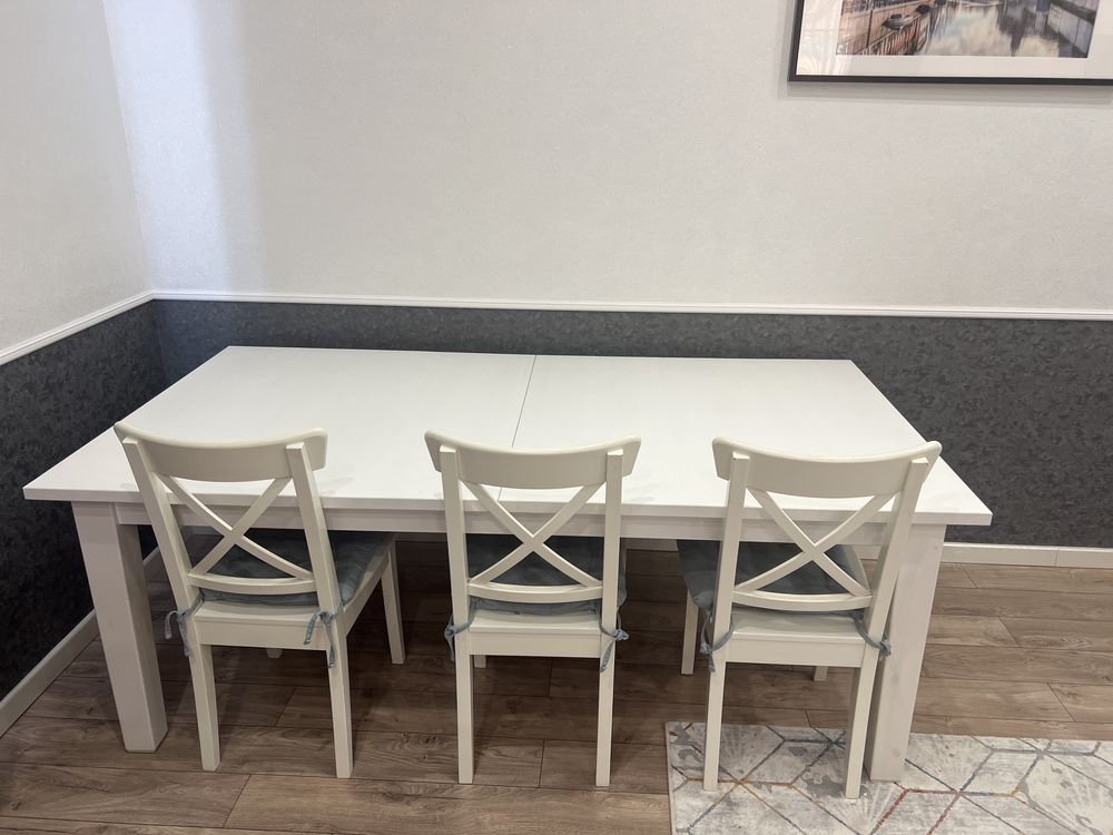 Стол и стулья Ikea