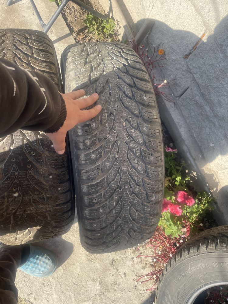 Продам зимние шины шипованные