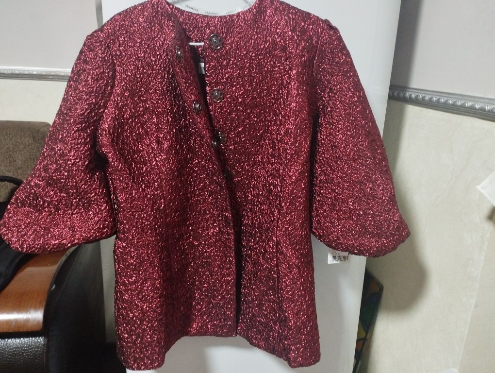 Продам новый брючный костюм