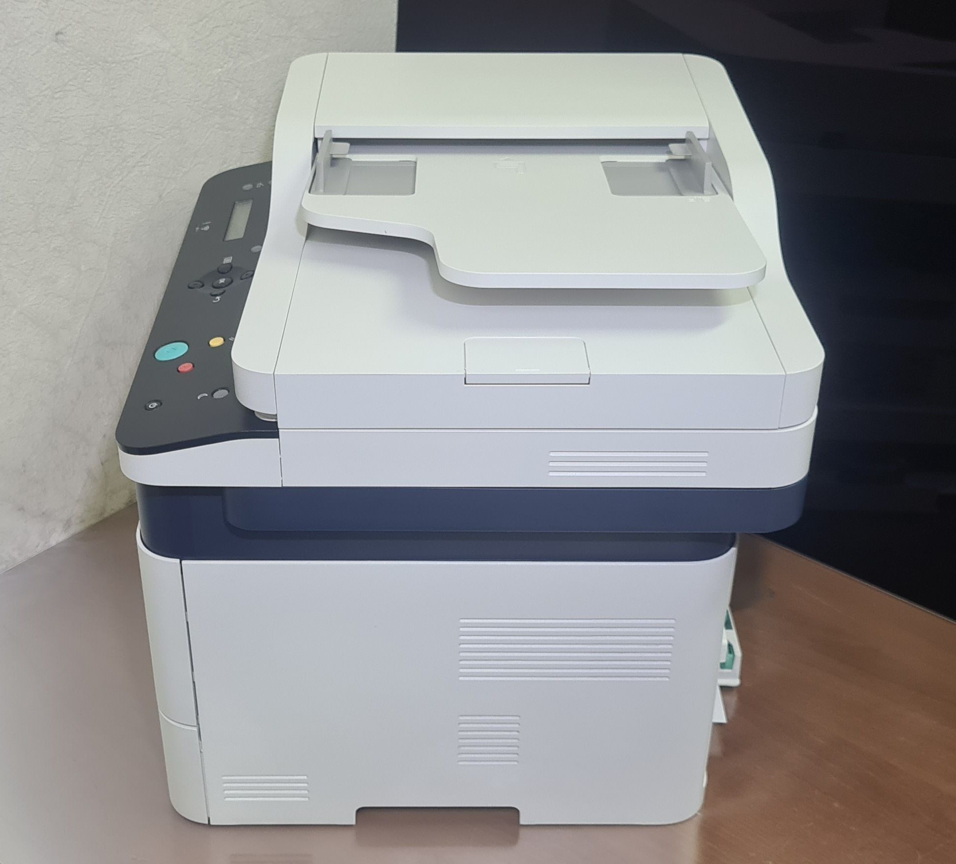 Продаю Мфу черно-белое XEROX B205 Wi-Fi