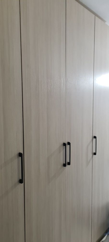 Продам шкаф в прихожую  новую
