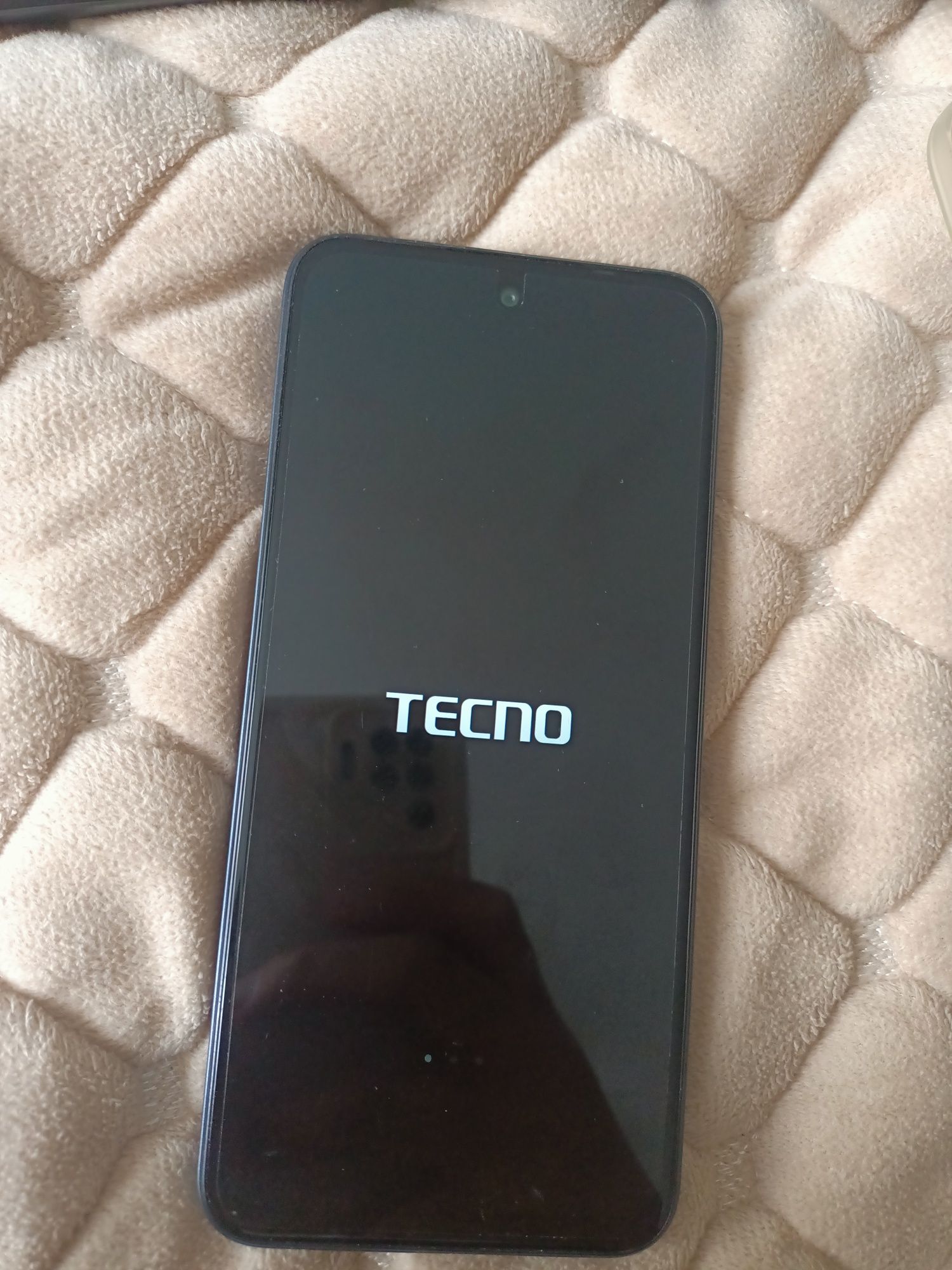 Телефон Tecno Spark go 1