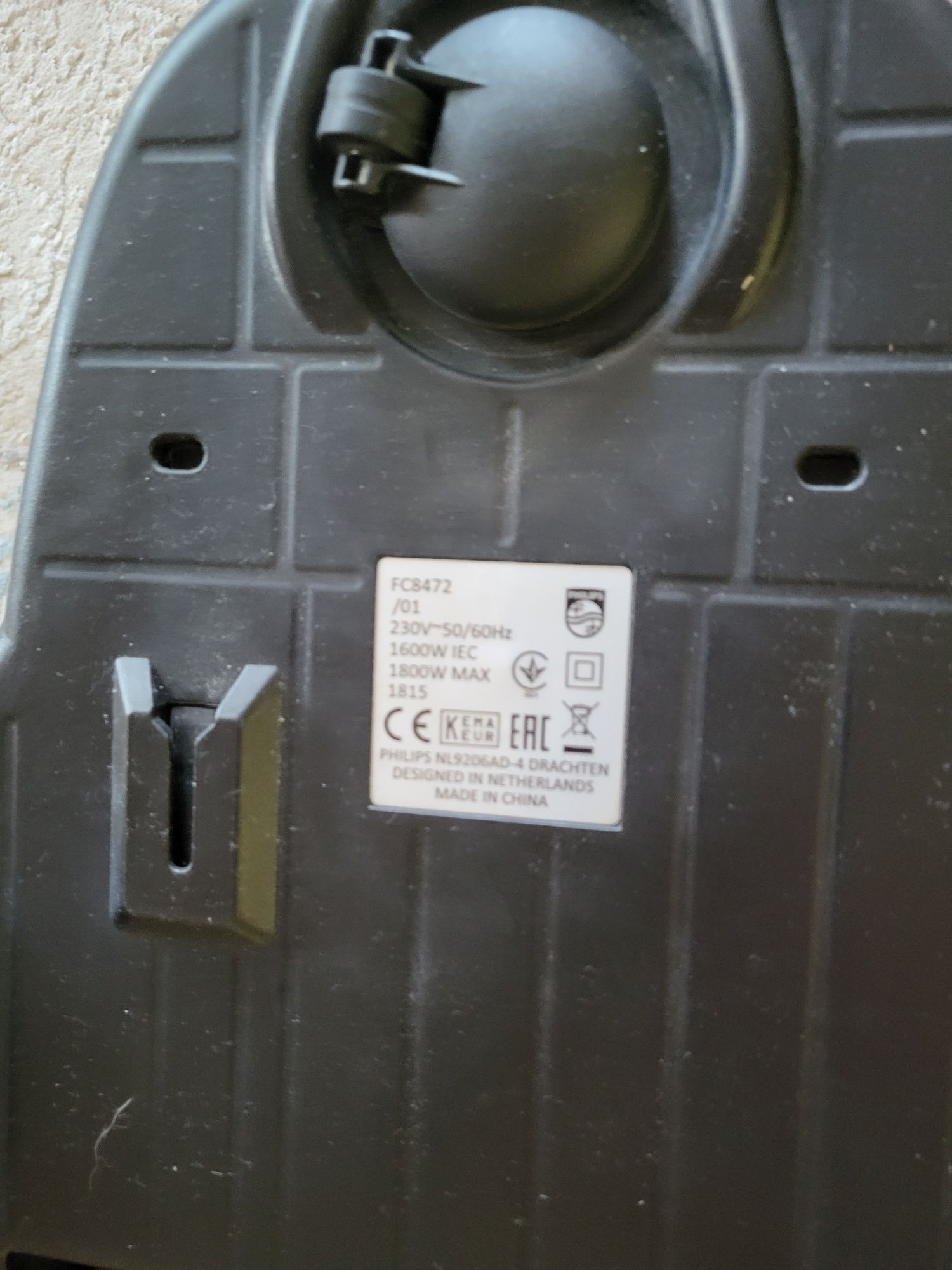 Продам циклонный пылесос Philips 8472