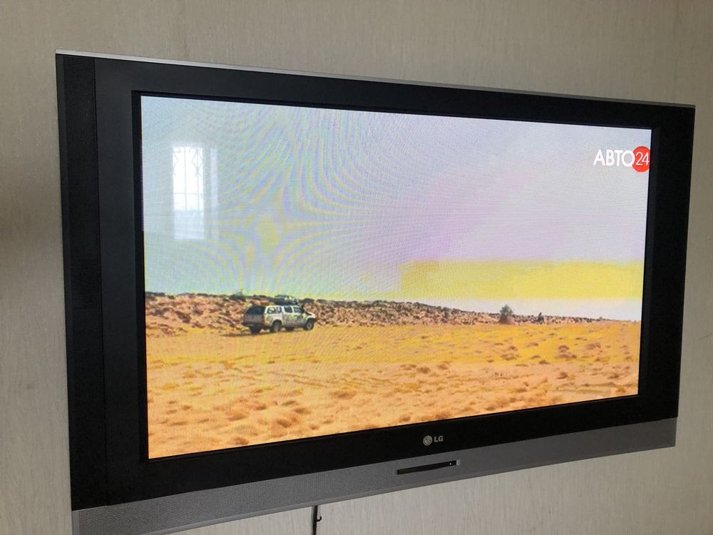 Плазменный телевизор LG 42PC3RV с кронштейном