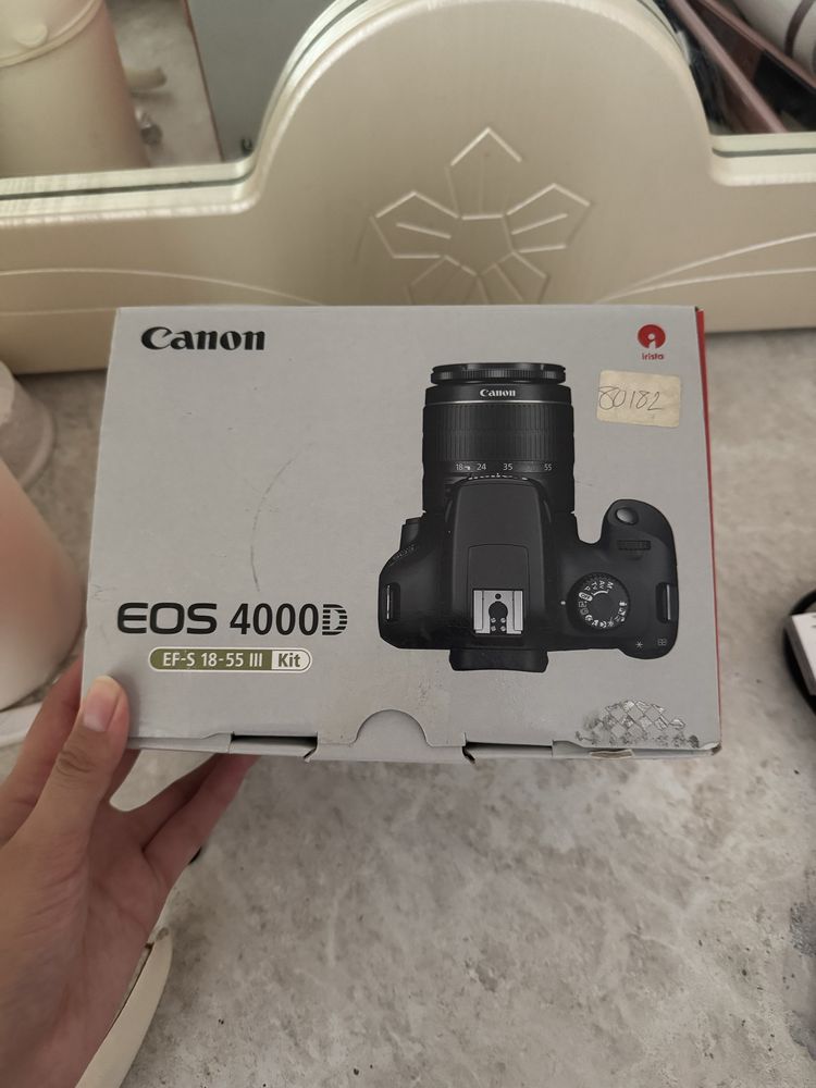 Очень срочно!Canon eos 4000d .Обьектив 18-55.Состояние идеально