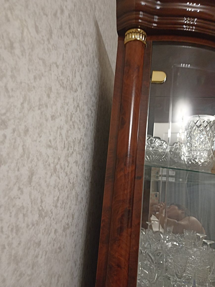 Продам углавую стенку горку  и камод.