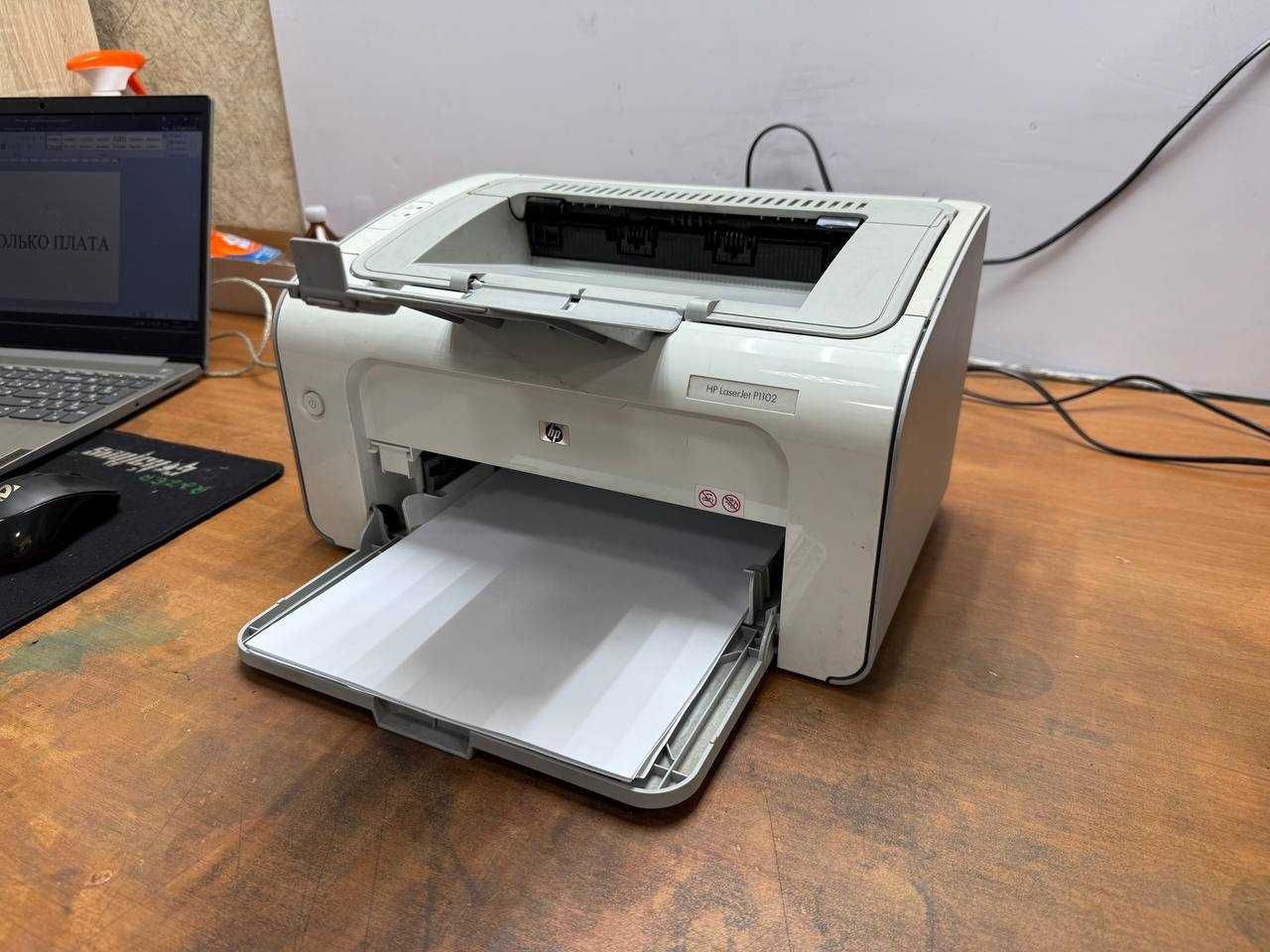 Продам  принтер HP  P1102, принтер лазерный.