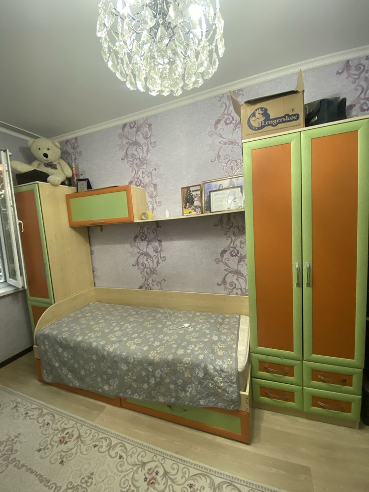 Детский гарнитур сатылады таза.