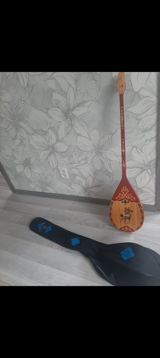 Домбыра с чехлом
