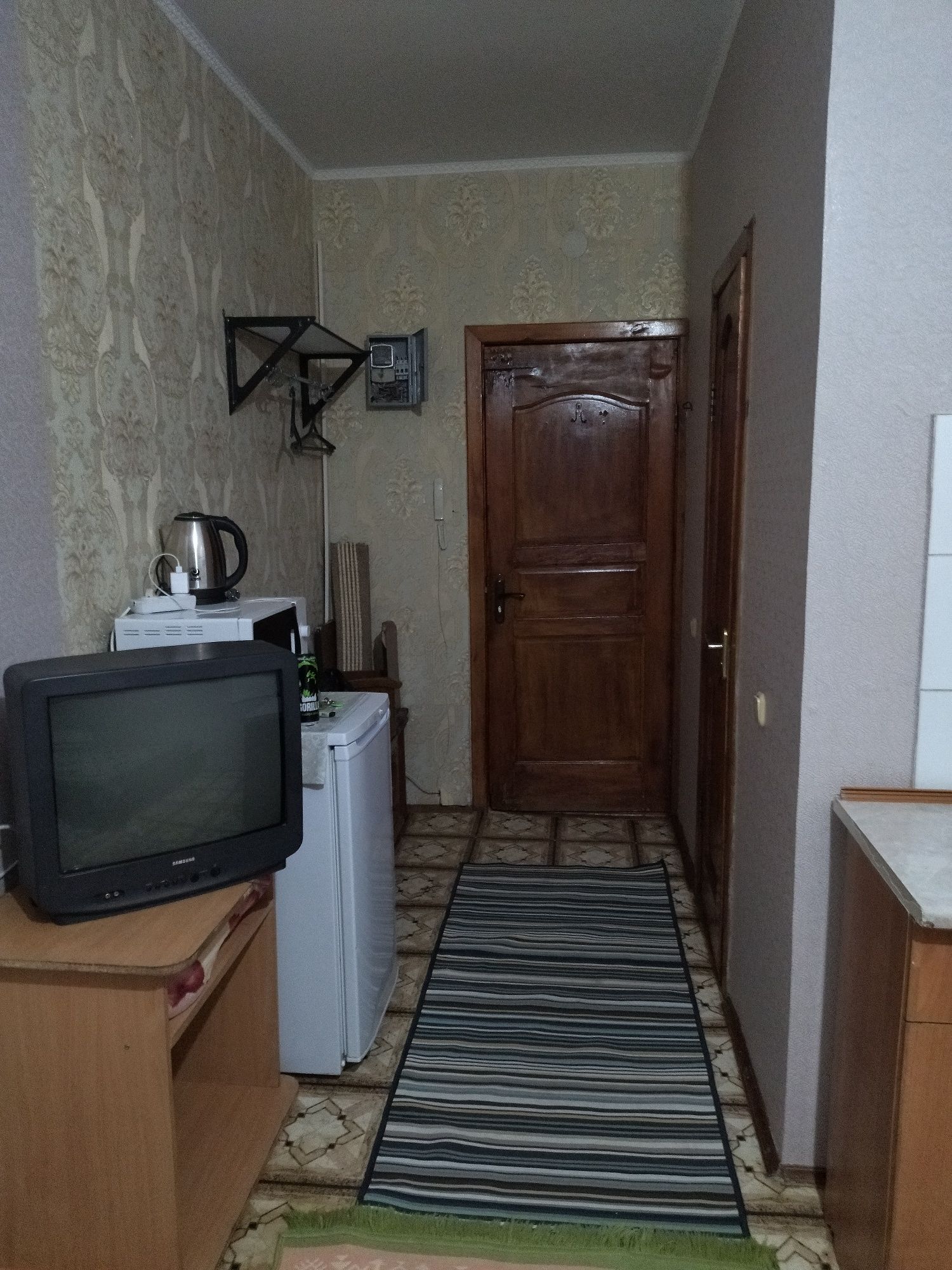 По часам 1 ком. Ночь 8000т Р-н 7 поли. Мусрепова 7/2. Астана.
