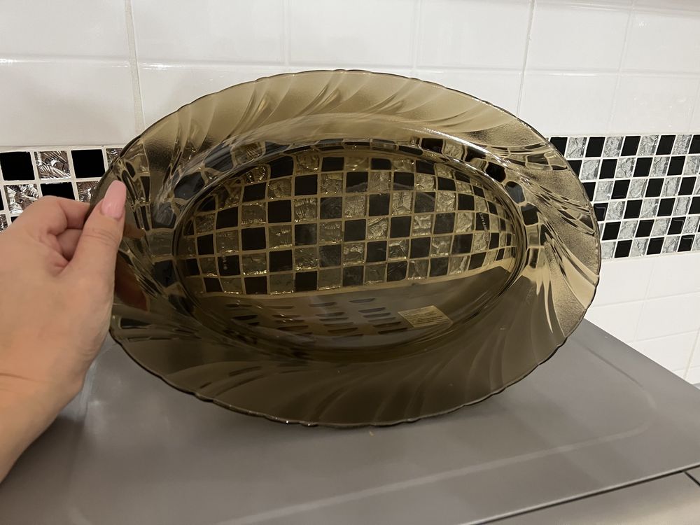 Продам блюдо Люминарк 1800 новые