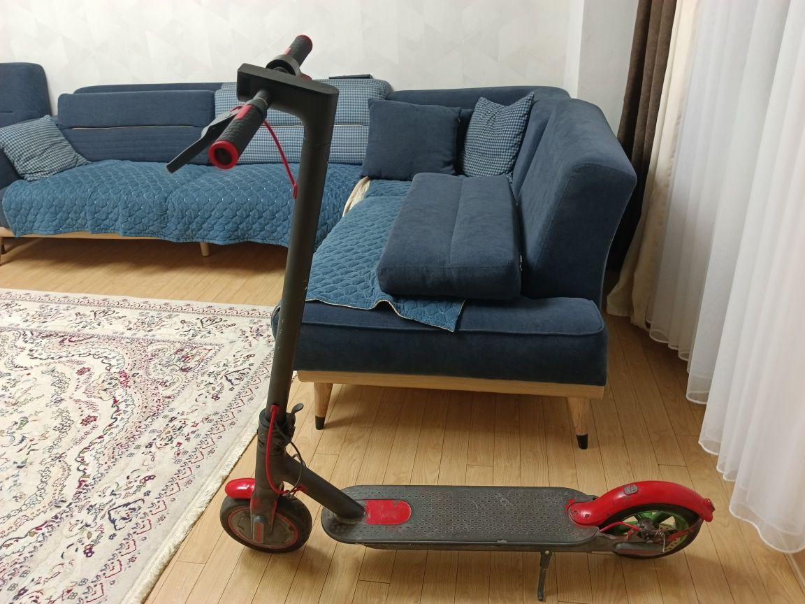 Самокат Xiomi M365 Pro