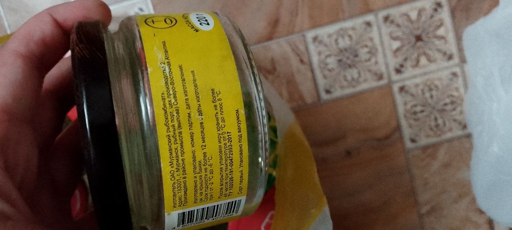Продам банки 0,3 и 2 л и 1 л бутылки